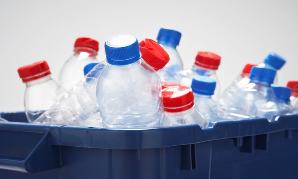 simboli sulle bottiglie di plastica, cosa significano 